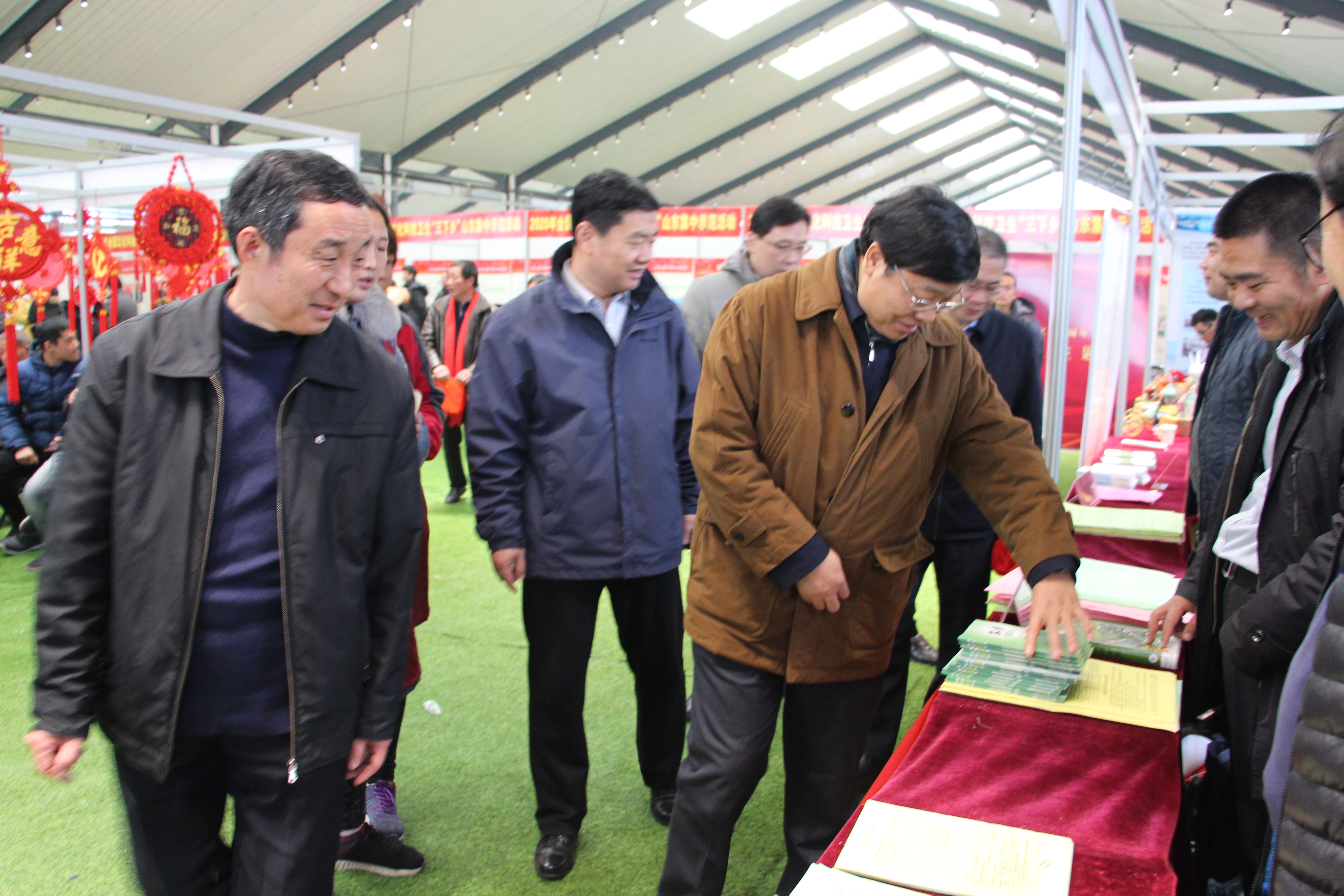 送科技下乡助力乡村振兴活动方案,农业科技扶贫助农