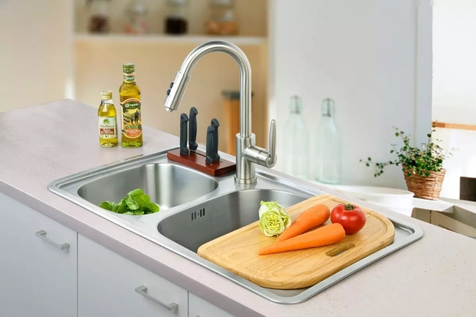 水槽台下盆一般哪种好,水槽选台下盆更好打理