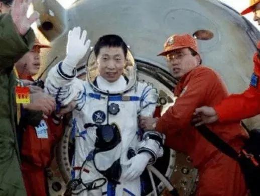 我国第一名宇航员杨利伟，现在生活得怎么样？