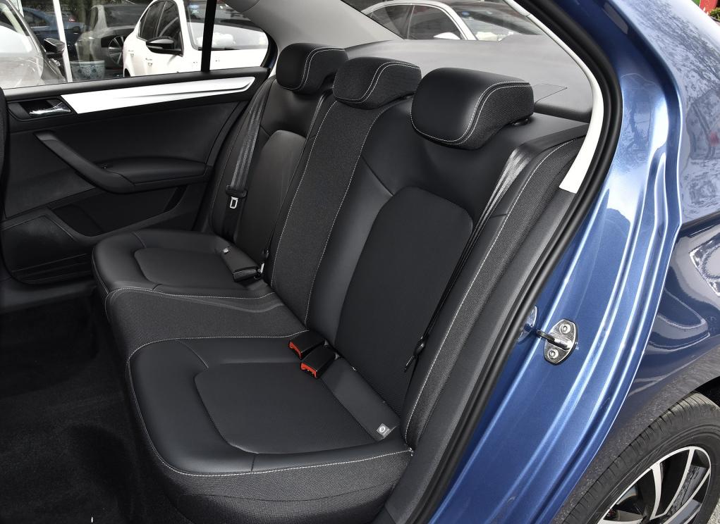 空间小的车值得买吗,空间大点价格10万的车