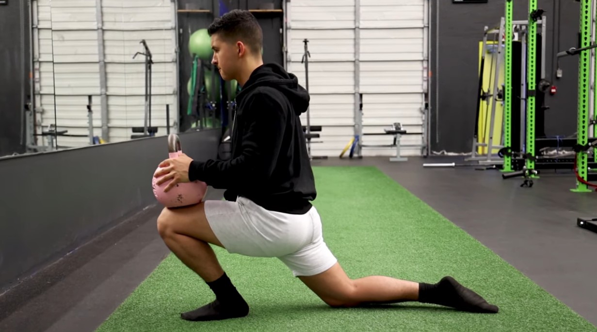 深蹲时膝盖疼还能继续深蹲么,深蹲很痛