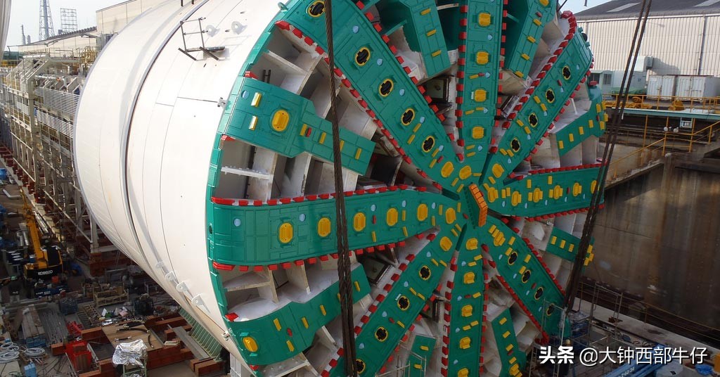 世界上最大的攻城机器是什么,世界上最大的工程机械视频大全