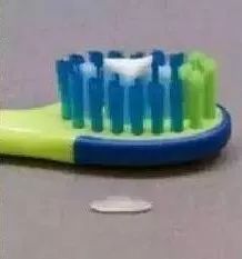 一个月宝宝口腔上颚白色的是什么,婴儿口腔上颚有一个小米样的白点