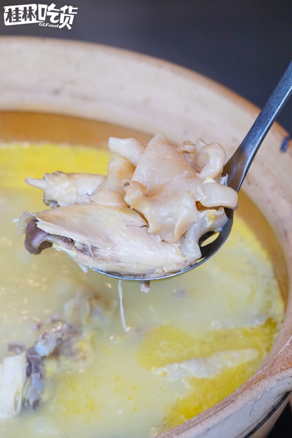 这家店惊现养生辣锅?!吃之前还要先“玩火”!