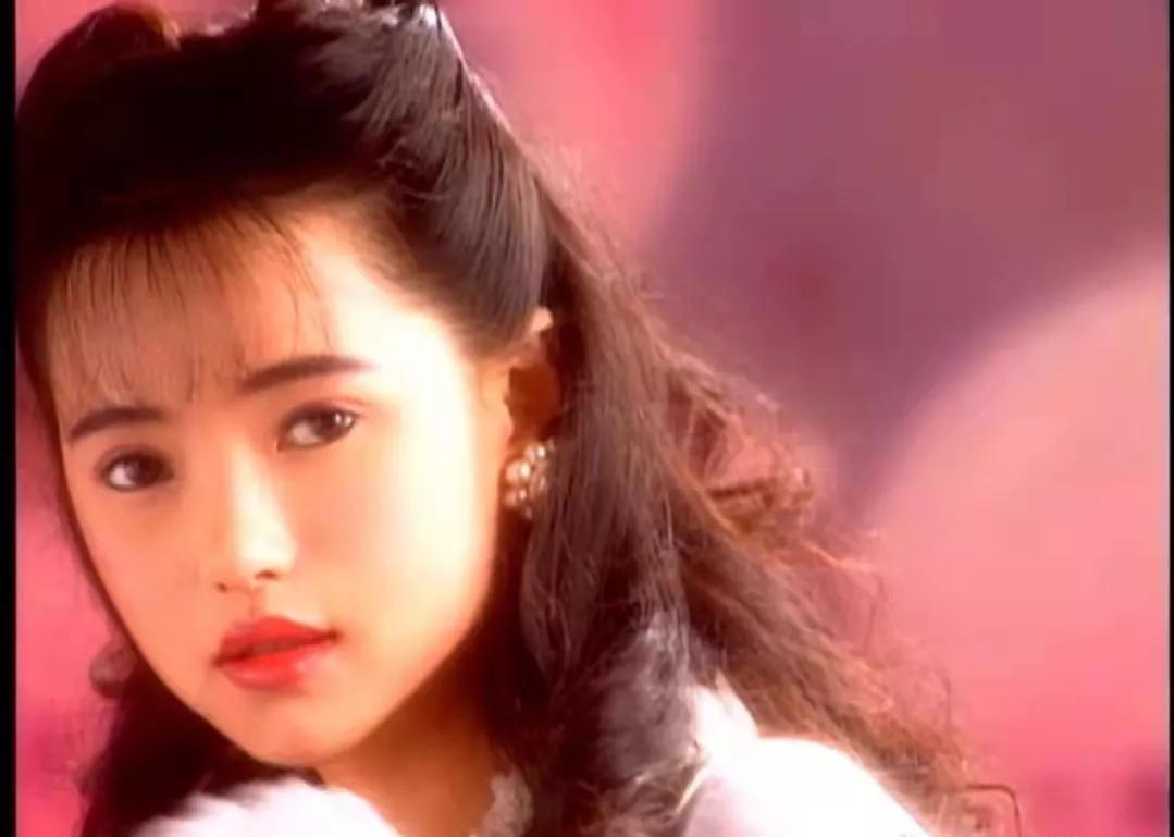 伊能静的坎坷情史：亲手葬送23年感情，离婚后嫁秦昊收获幸福