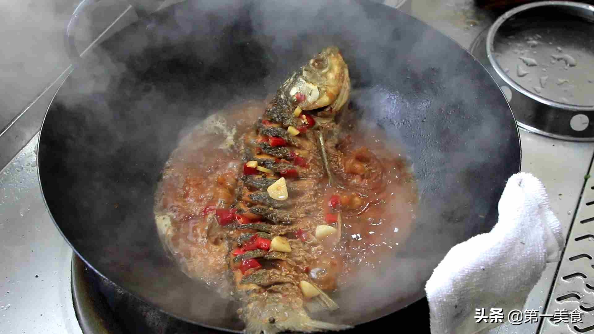 红烧鱼如何不粘鱼皮,红烧鱼怎样不坏