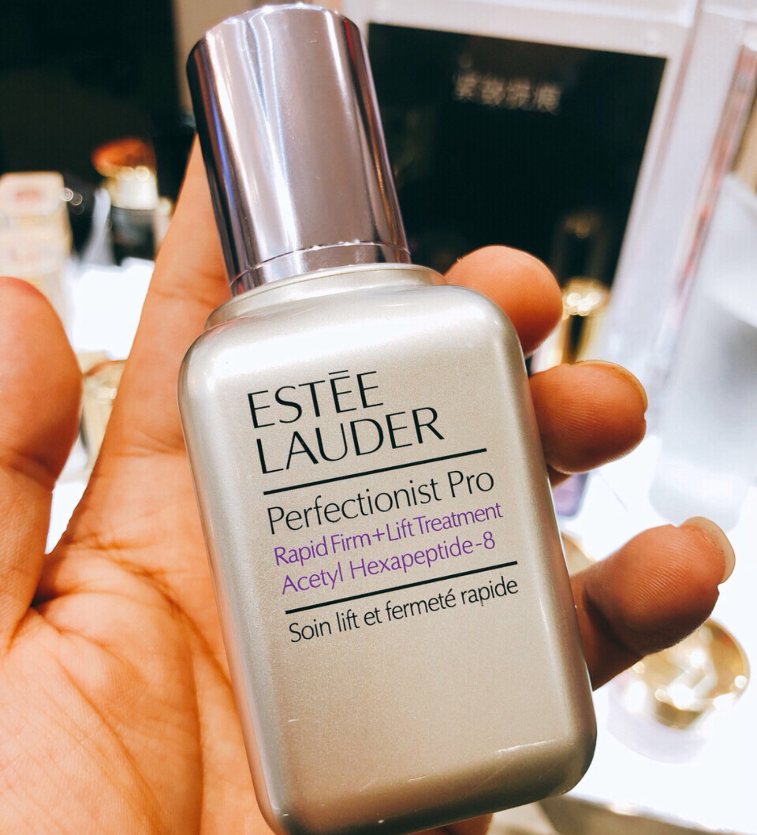 抗衰老是雪花秀好还是雅诗兰黛好,雅诗兰黛的抗皱精华液怎么样