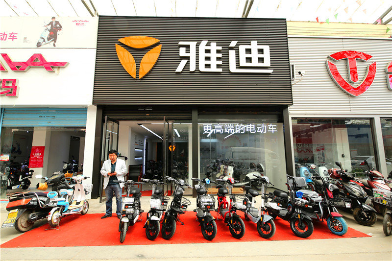 为了带老伴出去游玩方便两千多买了一辆两轮电动车