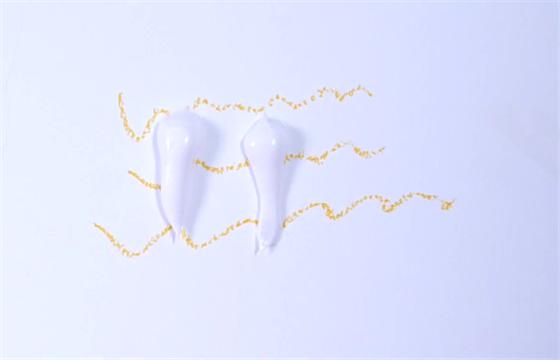 不用洗就能去除油渍的方法,不用一滴水清除衣服污渍