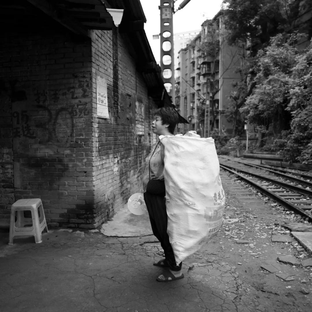 2470f2.8镜头拍出来效果,28mmf2.8镜头适合拍什么