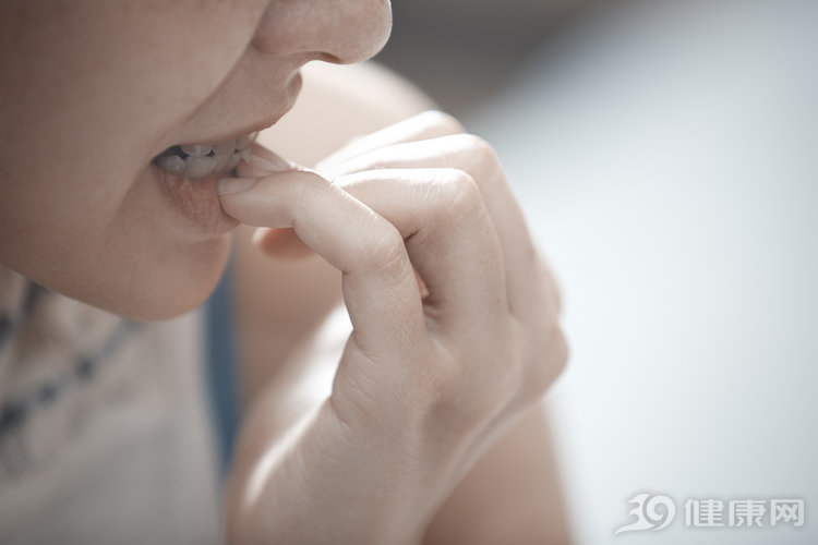 为什么患上灰指甲,为什么会得灰指甲怎么治