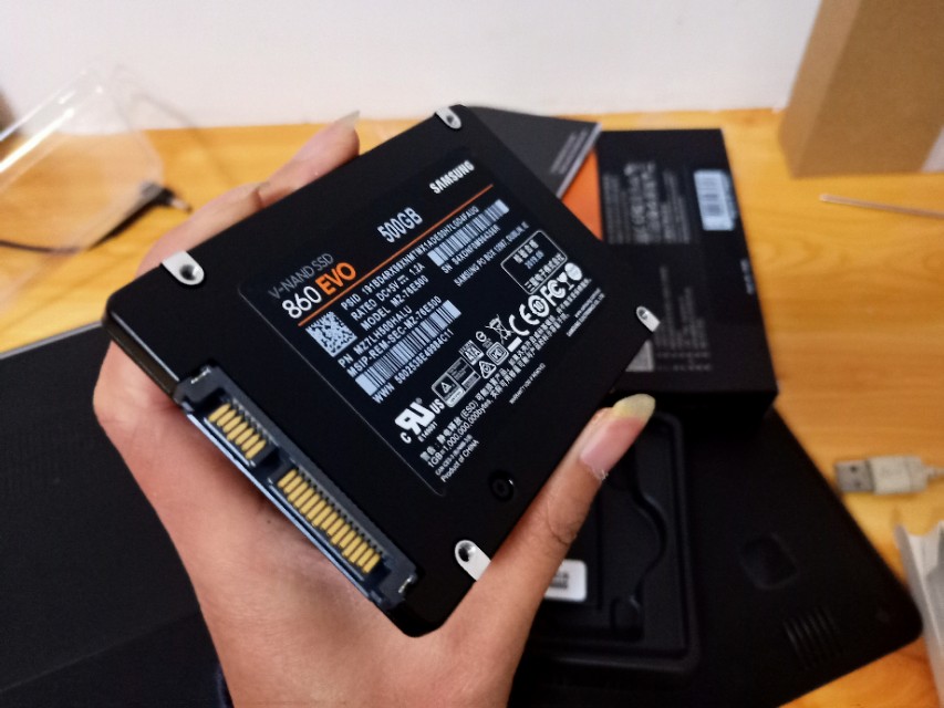 联想小新310-15ikb手动增加固态硬盘和内存条教程。