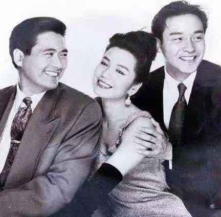 再红红不过,红姑和钟楚红的视频