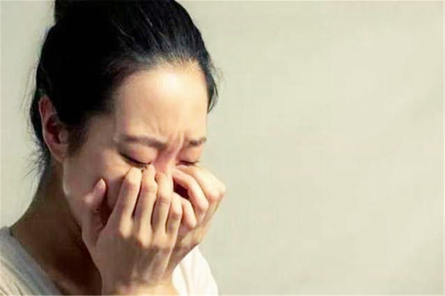 为啥流产了验孕棒测还是两条杠,为什么验孕棒测出第二根杠很淡