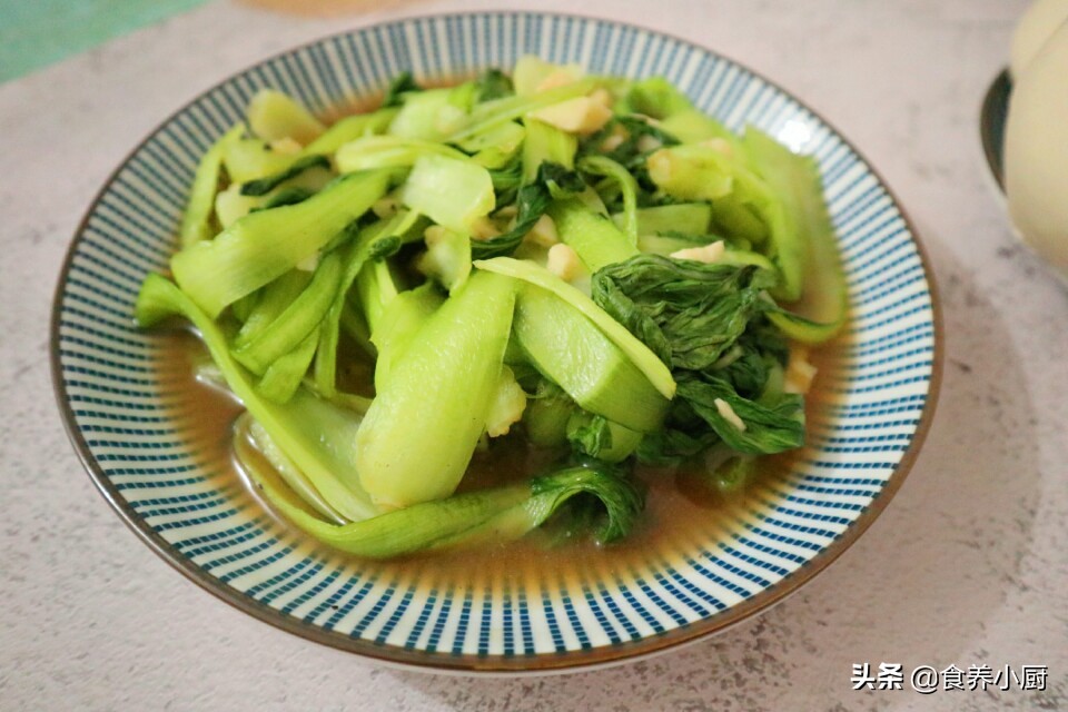 堂弟来吃饭，晚餐我做了五菜一汤，网友说：就吃这？你也太抠了吧