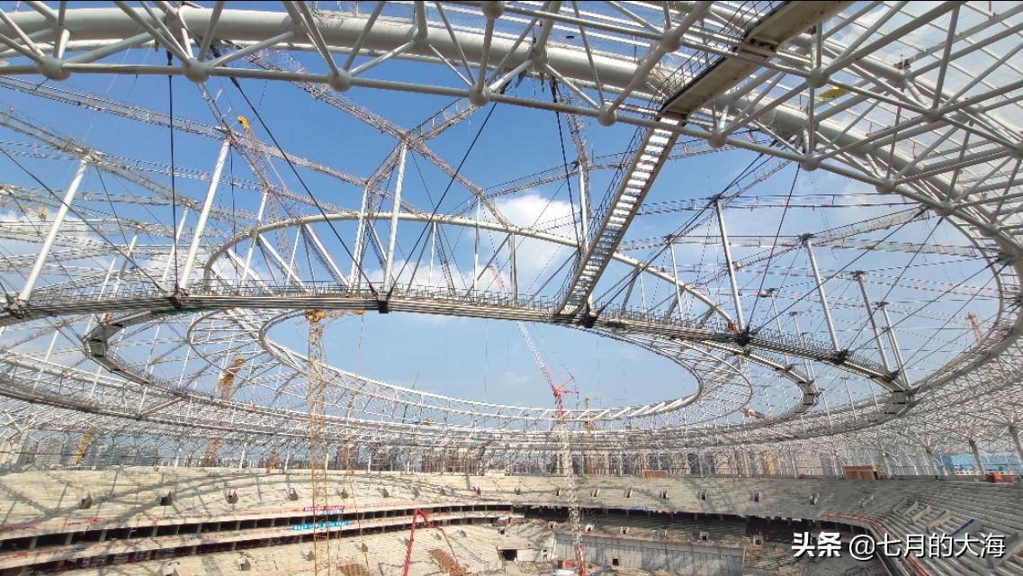 凤凰山体育中心足球场高清,凤凰山体育中心专业足球场