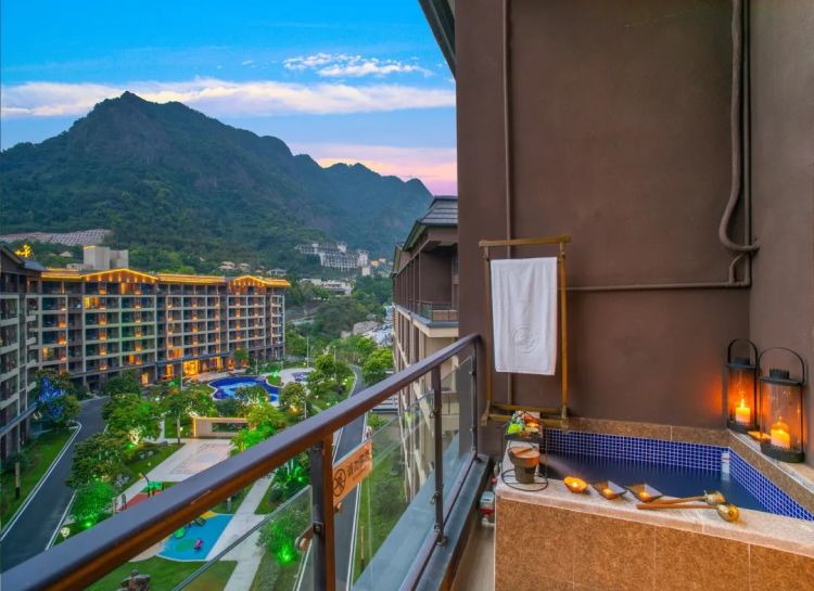 听说广州金叶子温泉酒店是广州的“小布拉宫”