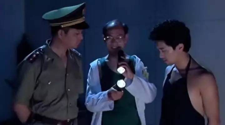 baton手电筒测评,傲雷baton3强光手电体验