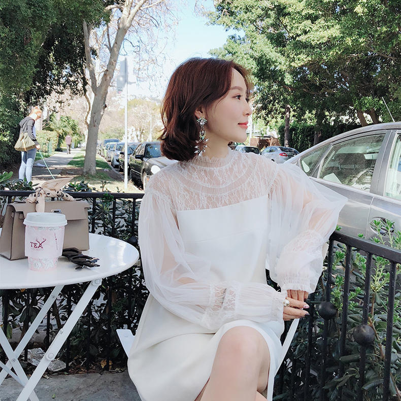 一袭薄纱连衣裙优雅浪漫,一袭雪纺长裙亮相