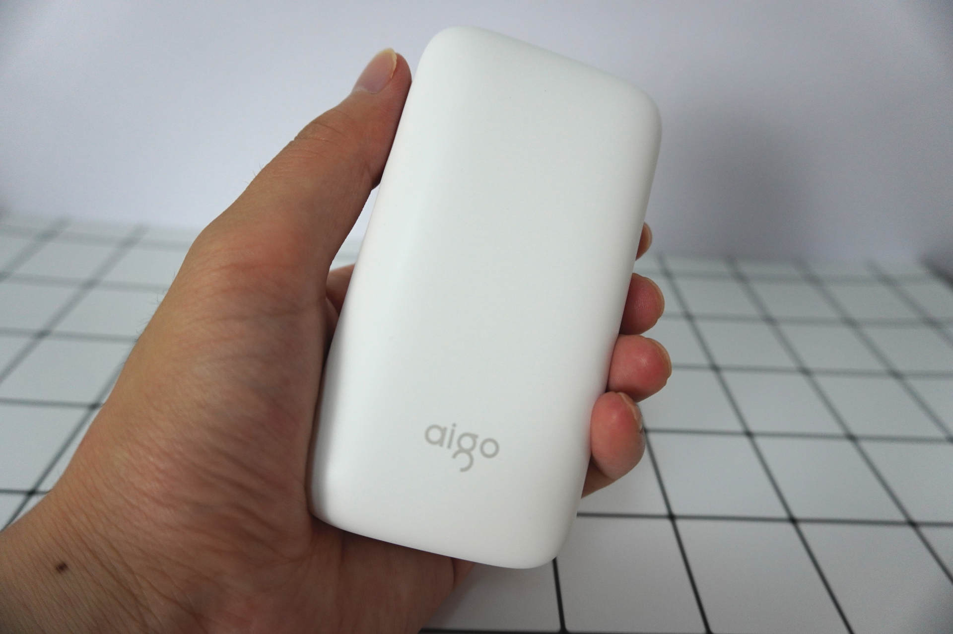 aigo爱国者充电宝如何使用,爱国者aigo充电宝