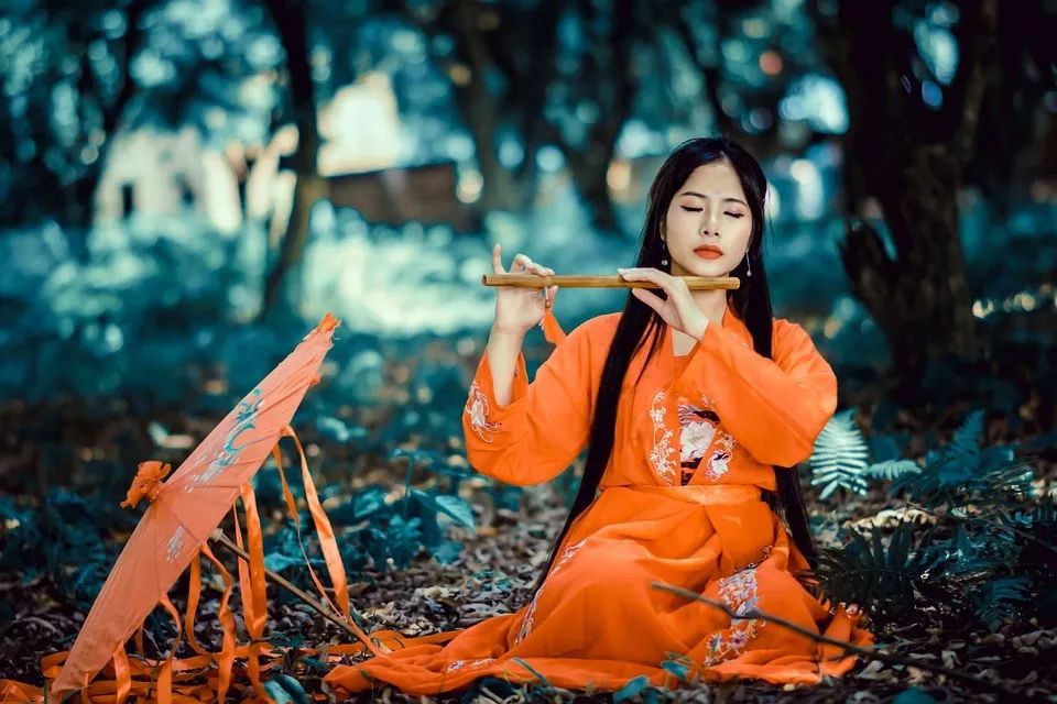 女人怎么高情商给男人说我想你了,男人想你了聪明的女人该怎么说