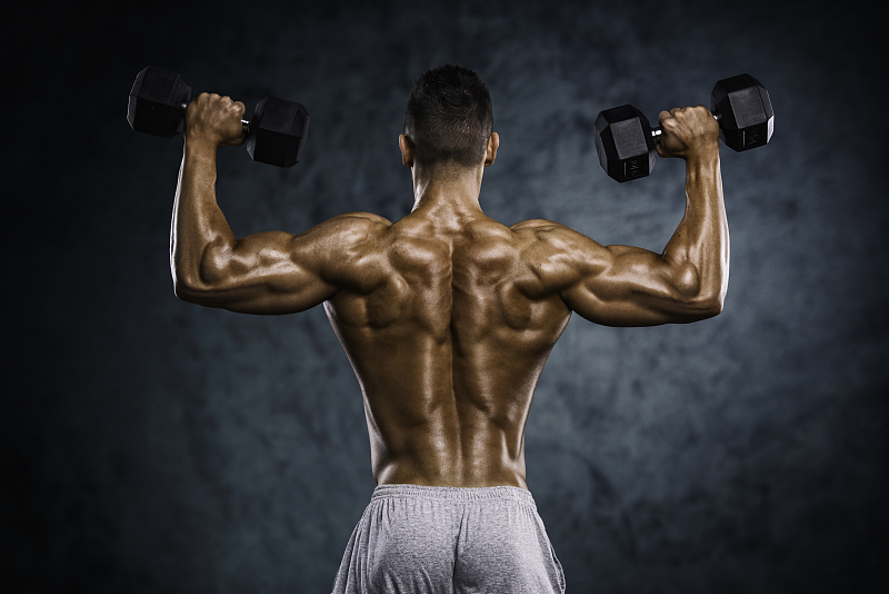 锻炼肩部后束的正确动作,坐姿划船器械怎么练三角肌