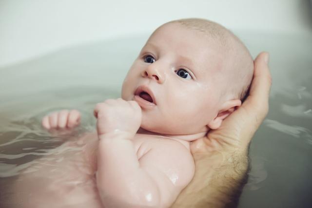 先天性隐睾就是没有蛋蛋吗,左边先天性隐睾的表现