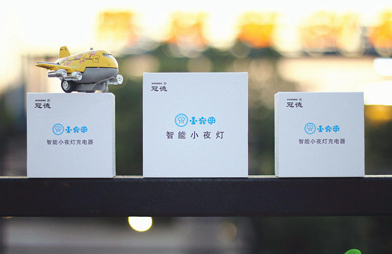 小夜灯充电就亮不充电就不亮,小夜灯充电正常就是不亮