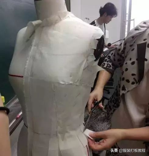 如何自学服装裁剪技巧视频教程,如何快速入门立体裁剪