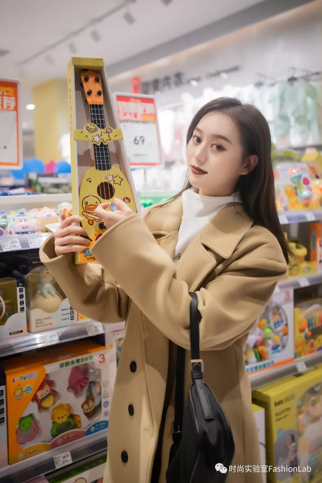 送对年终礼物是当代青年的社交核*器武**