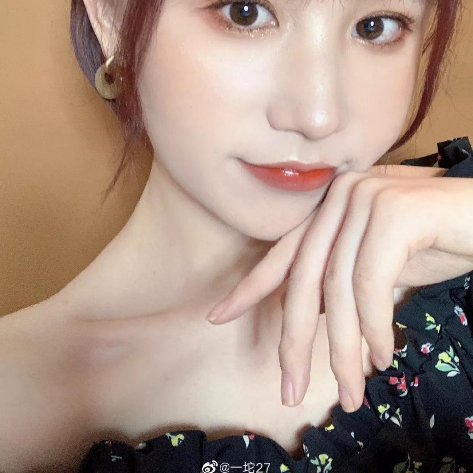 快买了这只口红来人间水蜜桃学院报道!