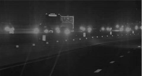 开车强光刺眼导致的车祸,夜晚行车路灯刺眼造成事故怎么办