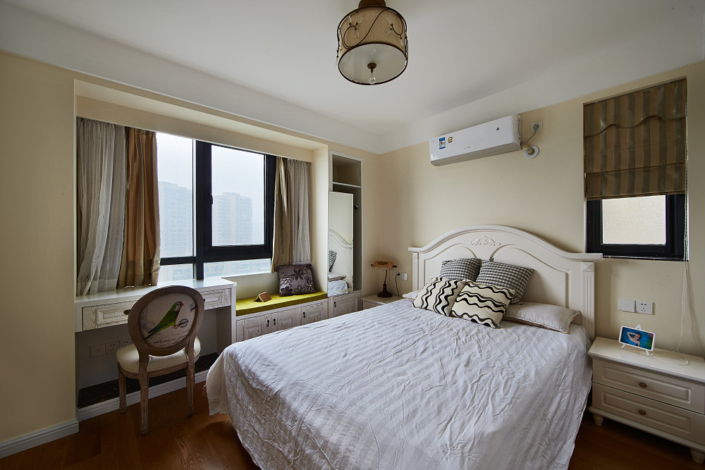 飘窗别浪费做书桌,飘窗书桌衣柜一体设计节约空间