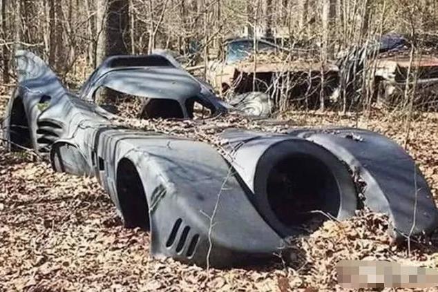 这车被外国人扔垃圾场周杰伦却花6500万买回家