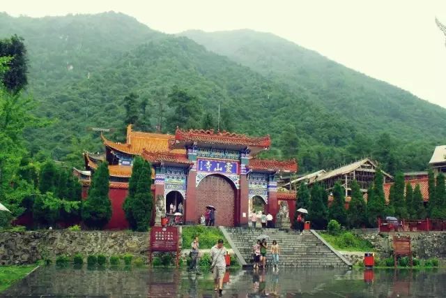 成都这座古城从不缺幻想和故事,四川藏着一个静谧古城