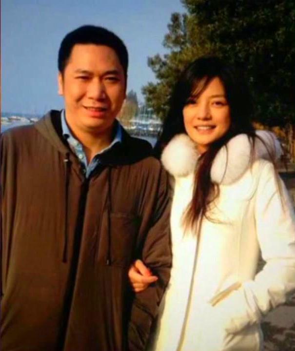 和叶翠翠相恋，与章子怡传绯闻，二婚的黄有龙为何娶赵薇为妻？