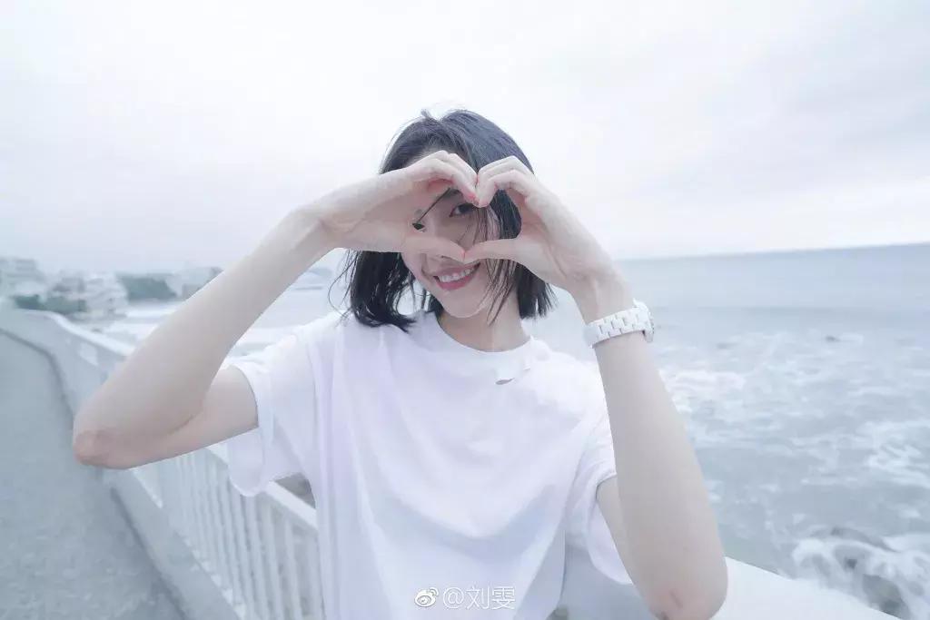 刘雯今年最流行的包,刘雯同款包时尚潮流大牌大容量