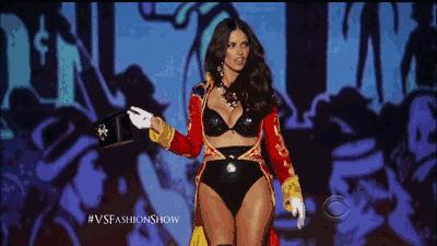 利马在维密上单独走的秀,利马超模高光时刻