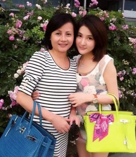 炫富鼻祖郭美美,炫富网红郭美美事件