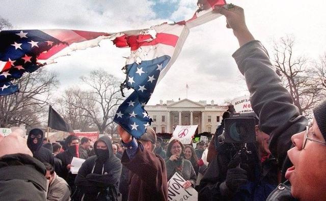 黑人球星拒绝下跪,球衣销量暴涨