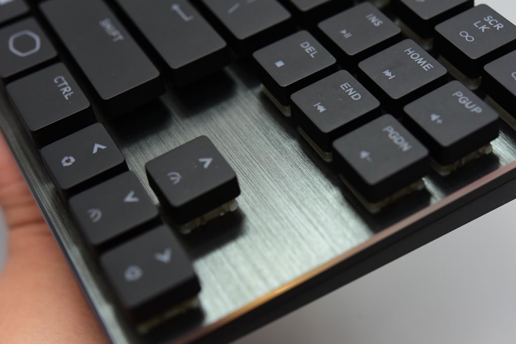 酷冷键盘sk630换键帽,酷冷至尊SK630机械键盘灯光演示