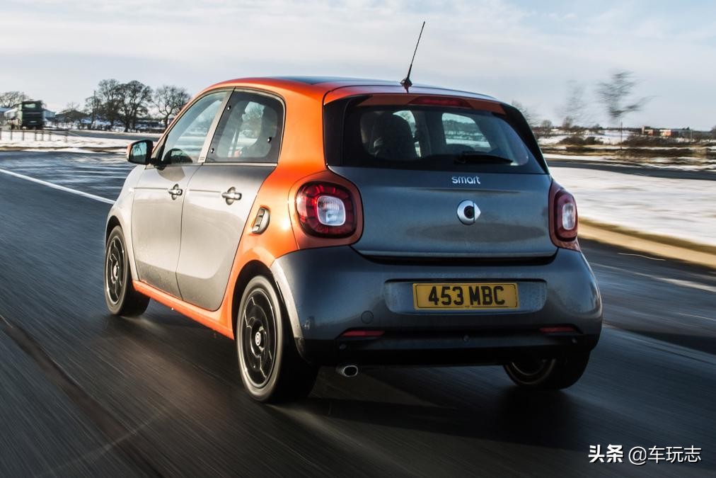 四门四座奔驰SmartForFour造型怪异，反正还是有人欣赏