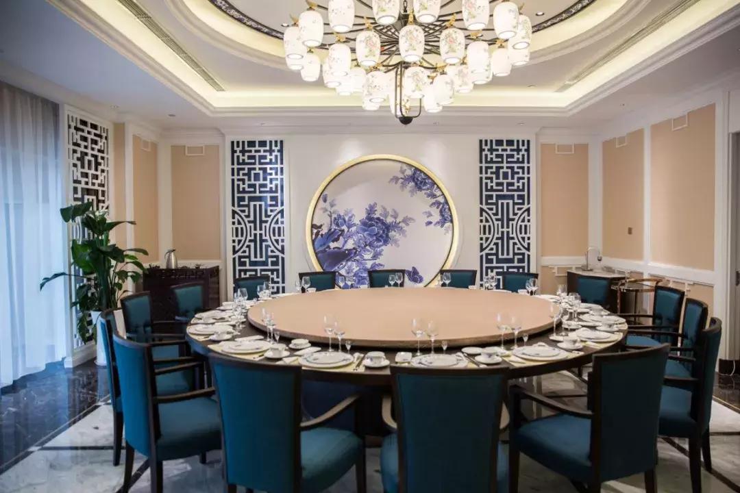 人均不到300的自助餐厅四星级酒店,海鲜自助高性价比酒店推荐