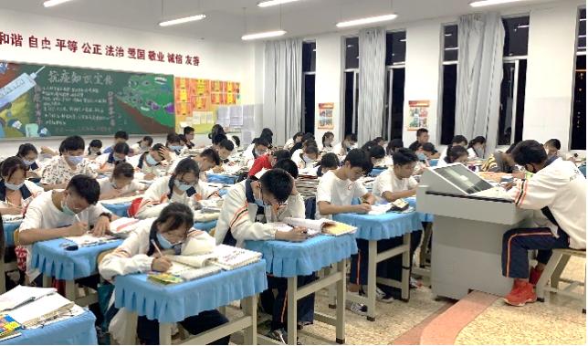 昆三中经开区学校升学率,昆明经开区昆三中校区