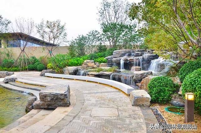 庭院西北方位鱼池假山种什么树,家庭制作假山鱼池在哪个方位好