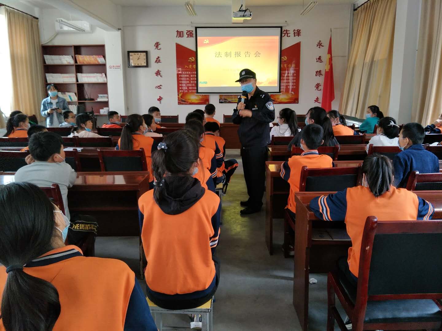 华阴市孟塬镇:合力编织安全网上好法治培育课