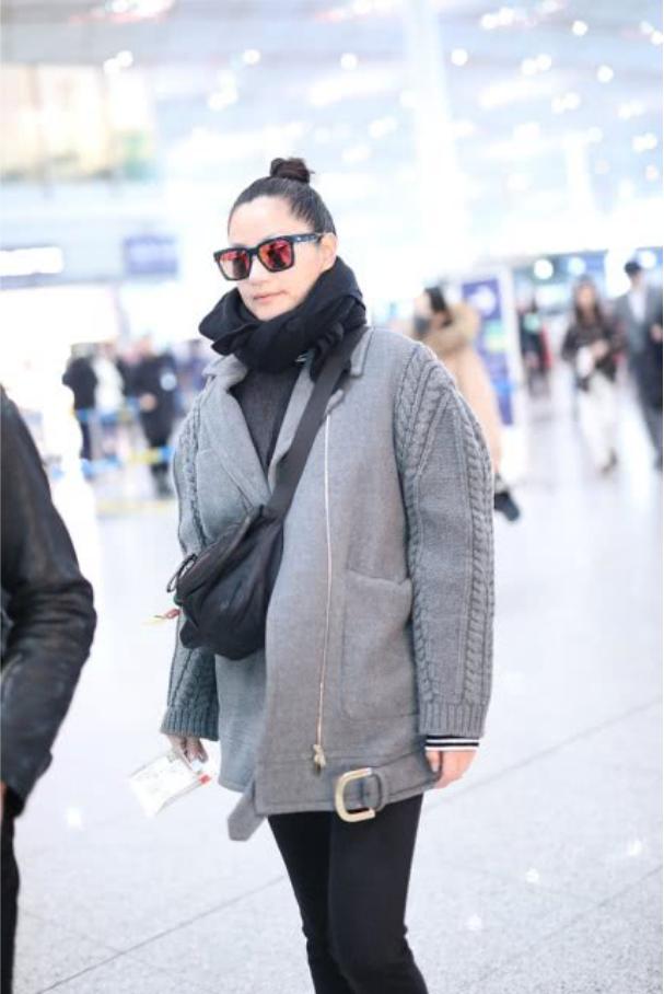 51岁瞿颖身材有多棒,瞿颖52岁腿部线条