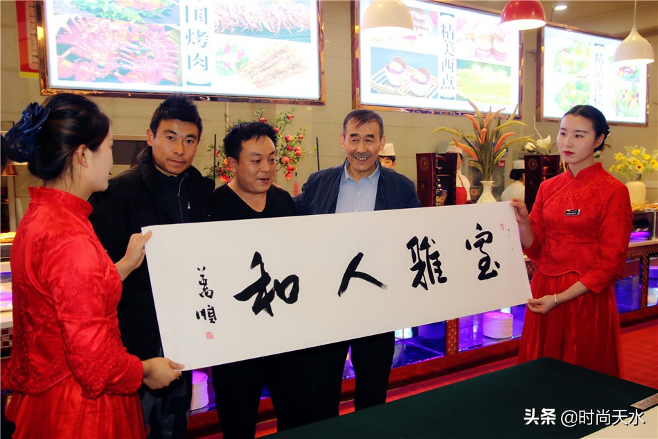 天水“轮胎哥”出发*藏西**,金龙大酒店携媒体、粉丝送上祝愿