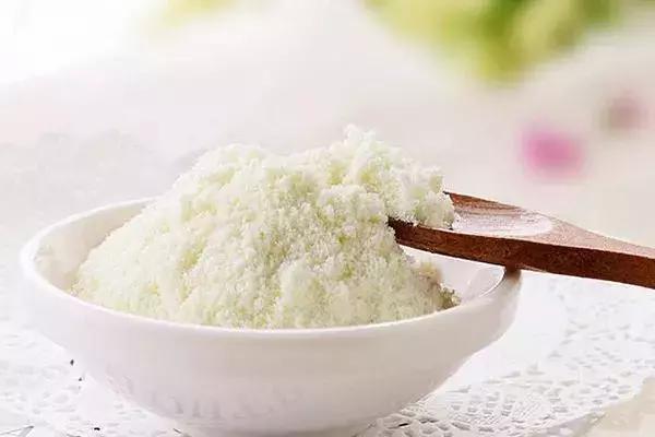 婴幼儿配方奶粉的各种营养素,奶粉和纯牛奶哪个营养成分比较好