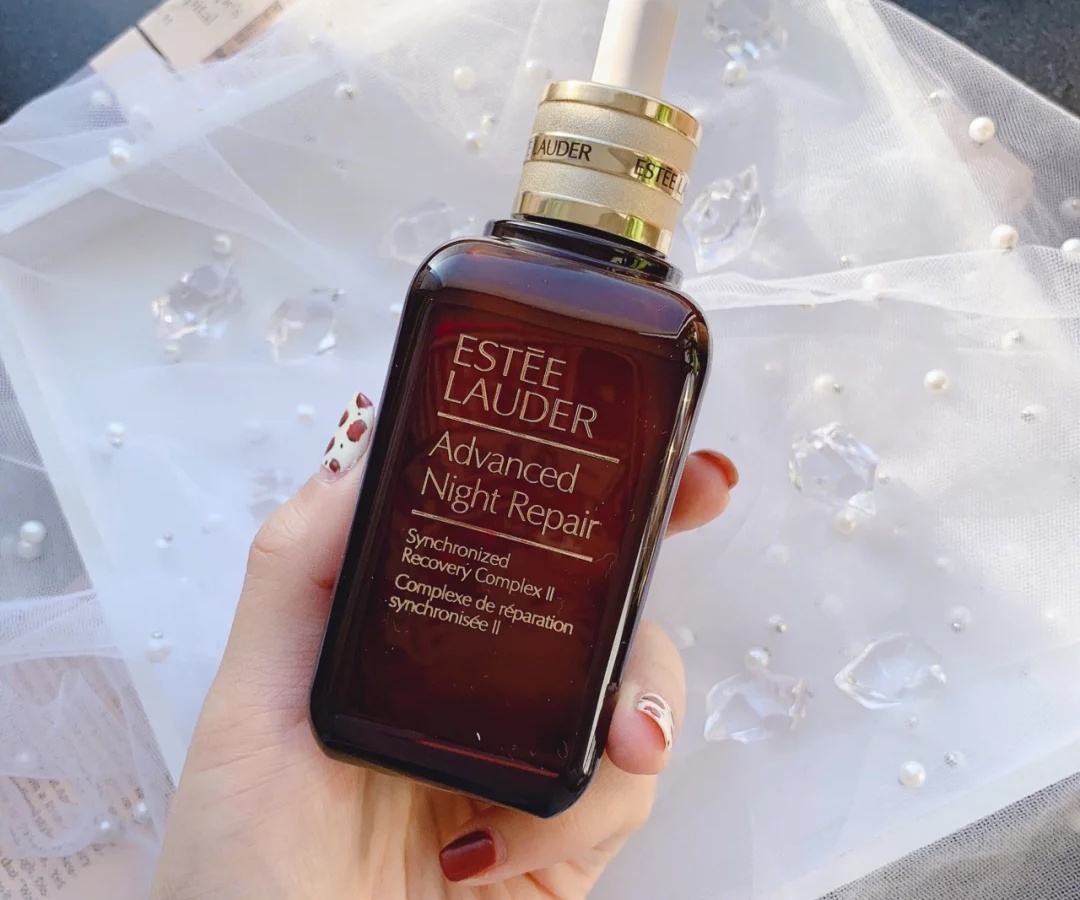 雅诗兰黛油皮粉底液推荐,雅诗兰黛平价粉底液